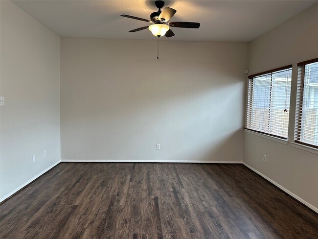 Building Photo - 3910 Mossy Pl Ln