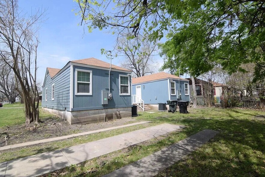 Building Photo - 1319 S 5th St