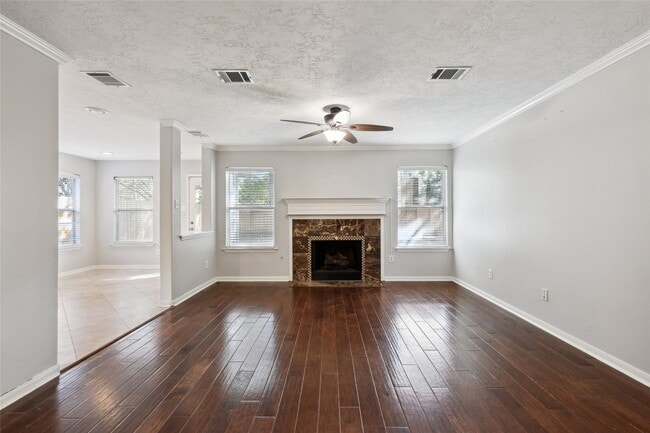 Building Photo - 10 Eastwood Pl