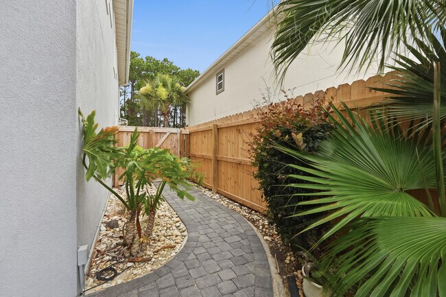 Building Photo - 47 Dominica Ct