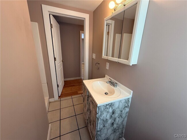 Building Photo - 127 1/2 Matty Ave