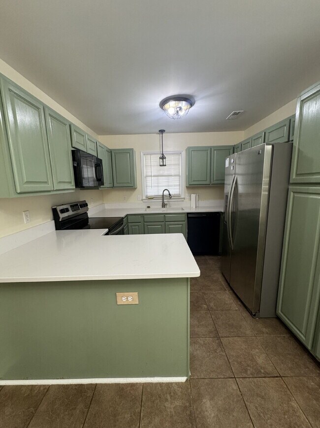 Building Photo - "Charming 3-Bedroom Retreat with Fireplace & Hardwood Floors in Fletcher, NC"