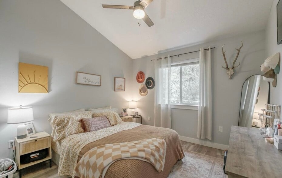 Building Photo - 530 Missouri Ave S