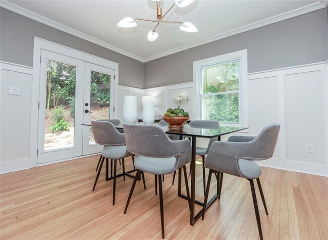 Building Photo - 2908 N Hills Dr NE