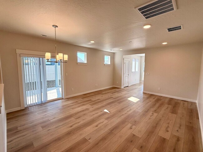 Building Photo - Brand New Home