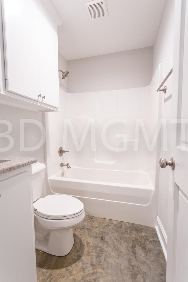 Building Photo - 105 Wedgewood Cr