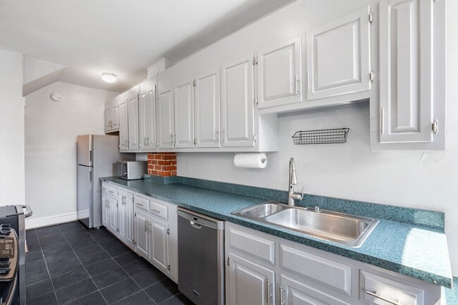 Building Photo - Classic Fan Rowhome for Lease