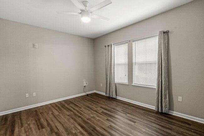 Building Photo - 2801 Chancellorsville Dr