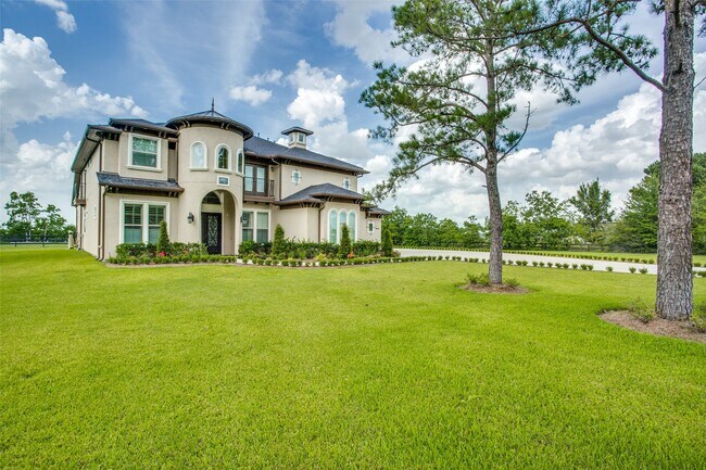 Building Photo - 28344 Rose Ln