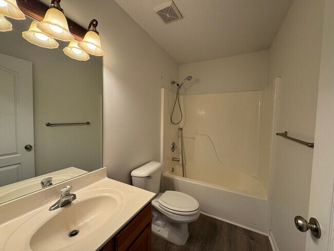 Building Photo - 2603 Oakfield Dr