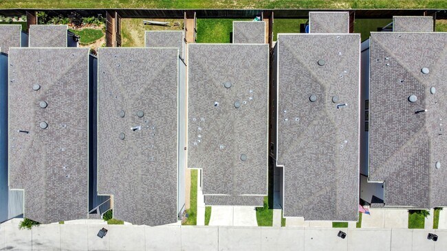 Building Photo - 1722 Summerlyn Ter Dr