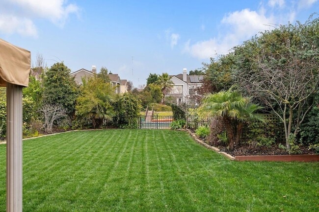 Building Photo - 142 Monaco Dr