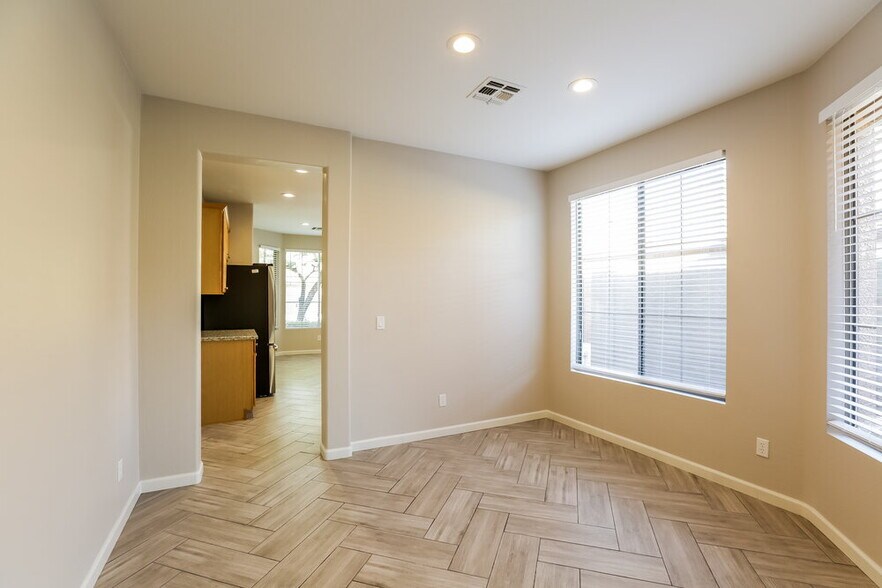 Building Photo - 41368 N Yorktown Trail