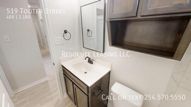 Building Photo - 519 Tooter St