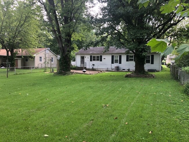 Building Photo - 3 bedroom home in Carbondale