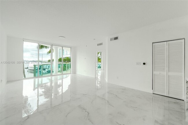 Building Photo - 7914 Harbor Island Dr