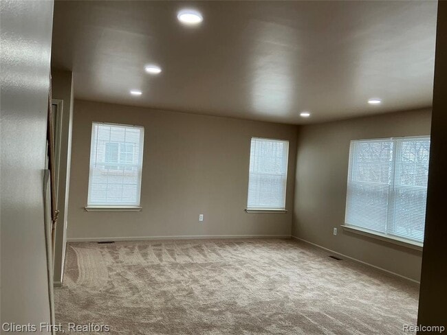 Building Photo - 48161 Nottinghill Ln