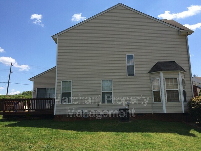 Building Photo - 305 Londonderry Ct