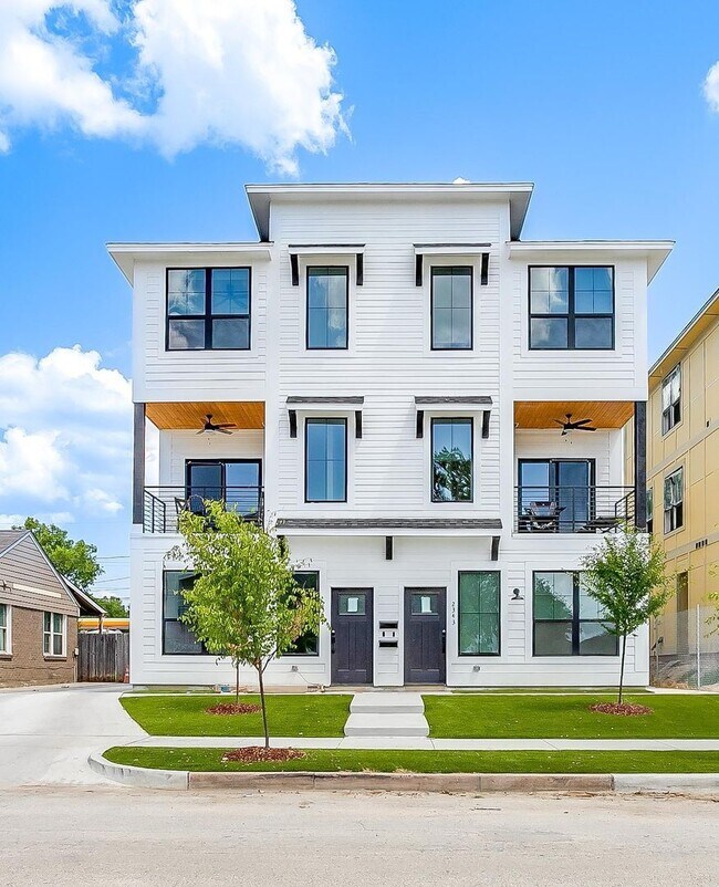 Building Photo - 2345 Benbrook Blvd