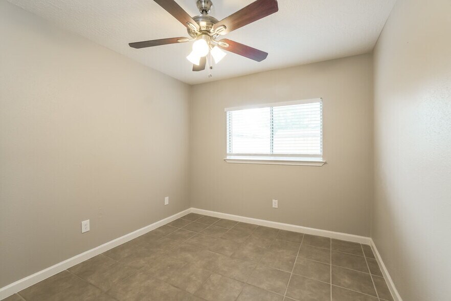 Building Photo - 15118 Loma Paseo Dr