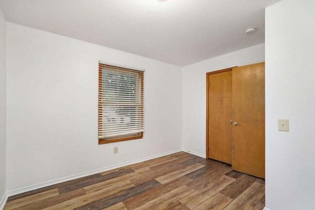 Building Photo - COMING SOON! Battlefield Home with Sunroom