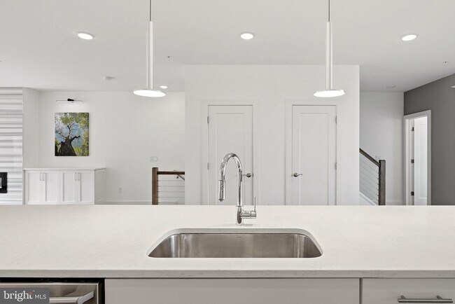 Building Photo - 44824 Tiverton Sq