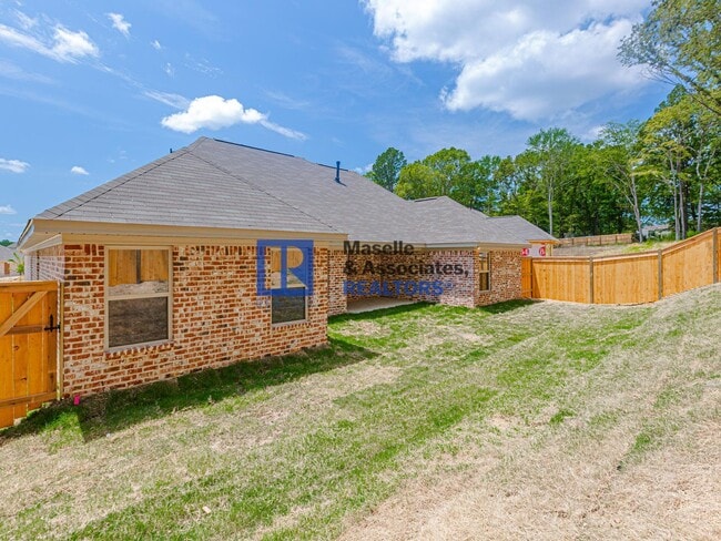 Building Photo - 3 Bed/2 Bath Home in Silver Ridge