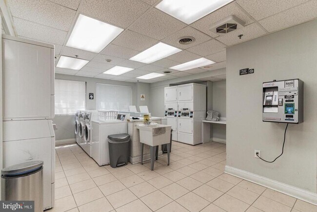 Building Photo - 2101 Chestnut St