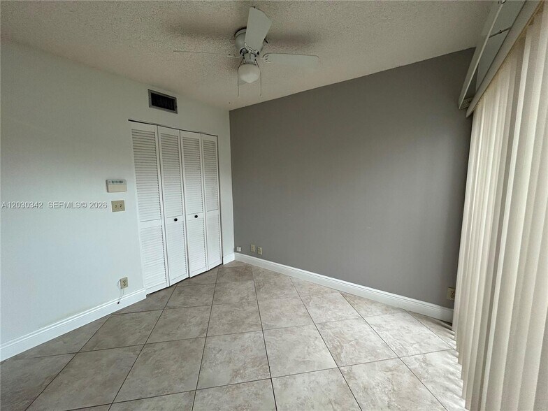 Building Photo - 4401 SW 70th Ter