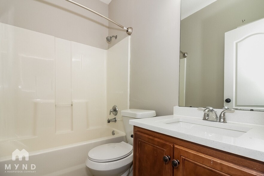 Building Photo - 40 Abbey Rd