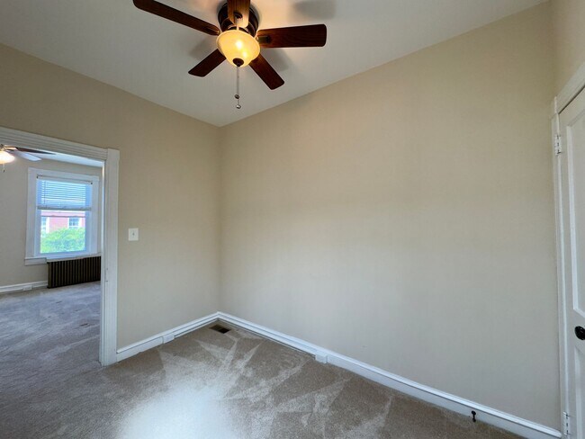 Building Photo - Charming 2Bed/1Bath Townhome in Highlandtown, Baltimore, MD!