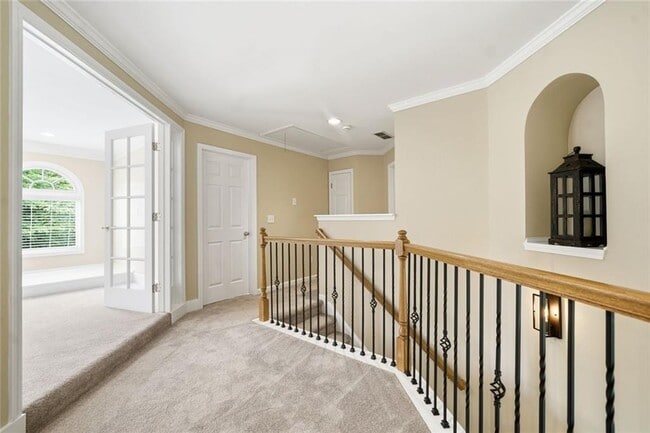 Building Photo - 2058 Woodside Park Dr