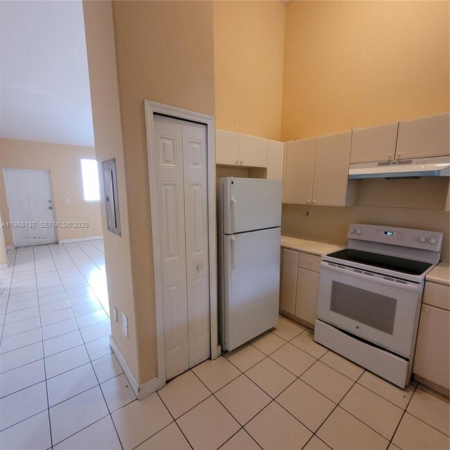 Building Photo - 1663 SE 27th Dr