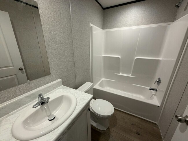 Building Photo - 204 Lakeside Garden Cir