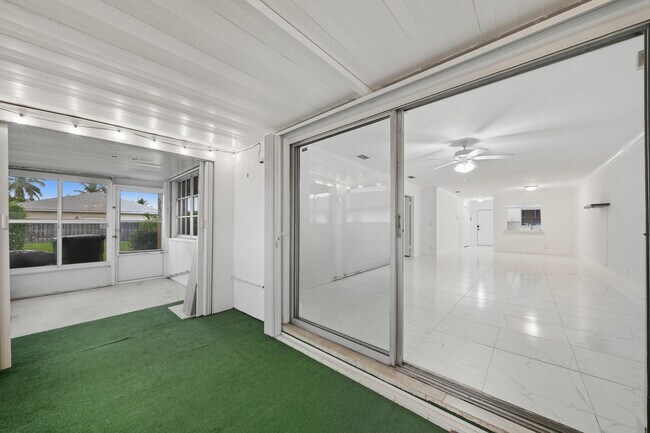 Building Photo - 1443 SW 27th Ave