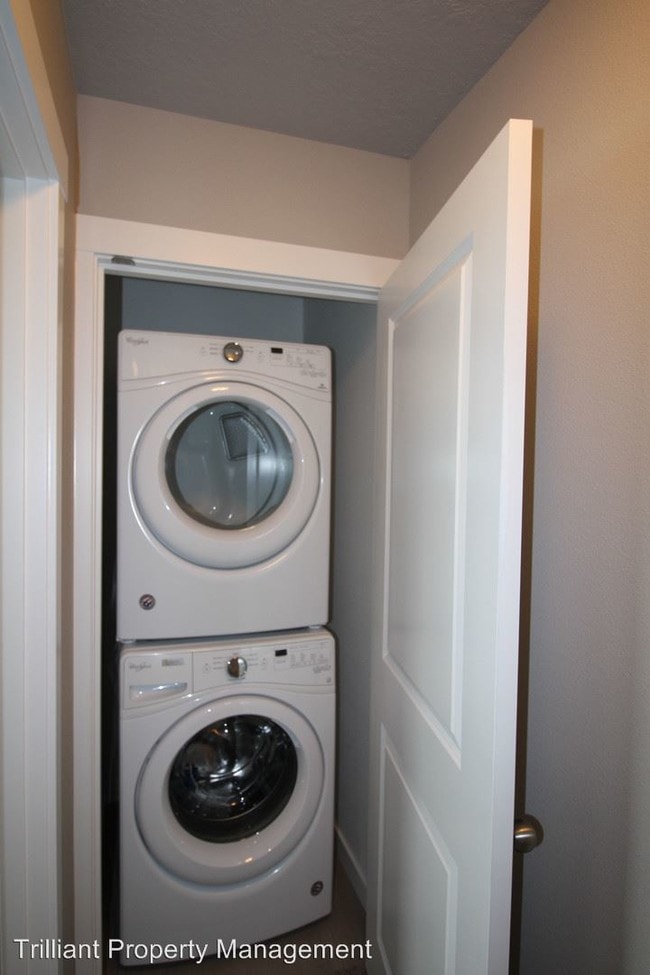 Building Photo - 1520-1580 Gabriela Ct NE