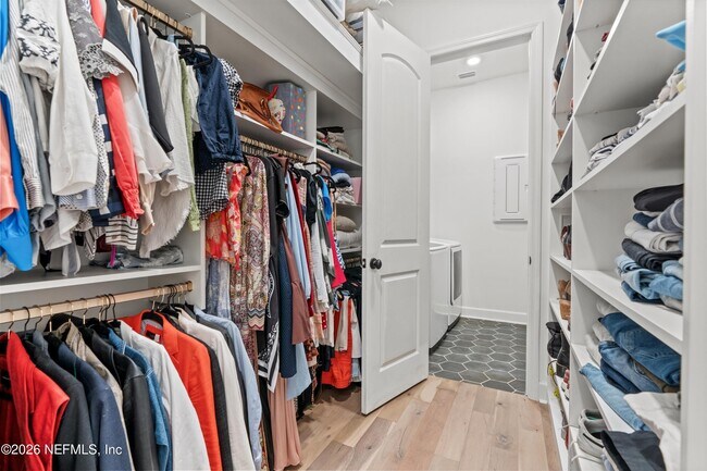 Building Photo - 192 Pk Ctr Ave