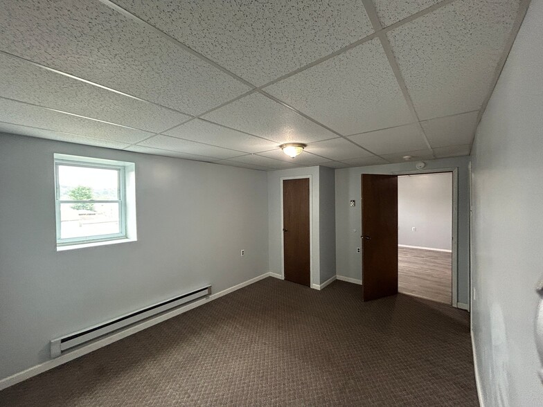 Building Photo - 131 Wood St