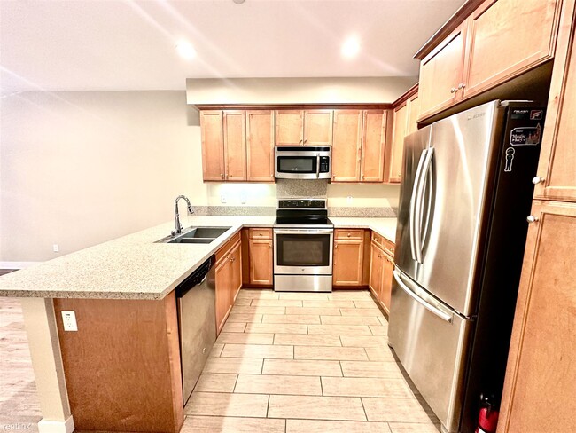 Building Photo - 3 br, 3 bath Condo - 9327 Alondra Boulevard 2