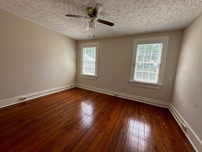 Building Photo - 844 Hickman Rd