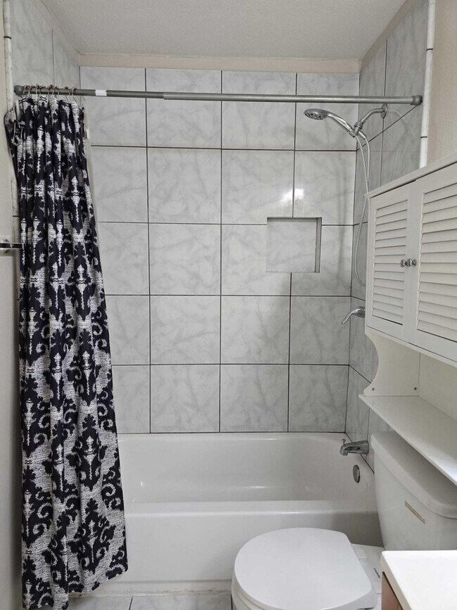 Building Photo - 82075 Country Club Dr