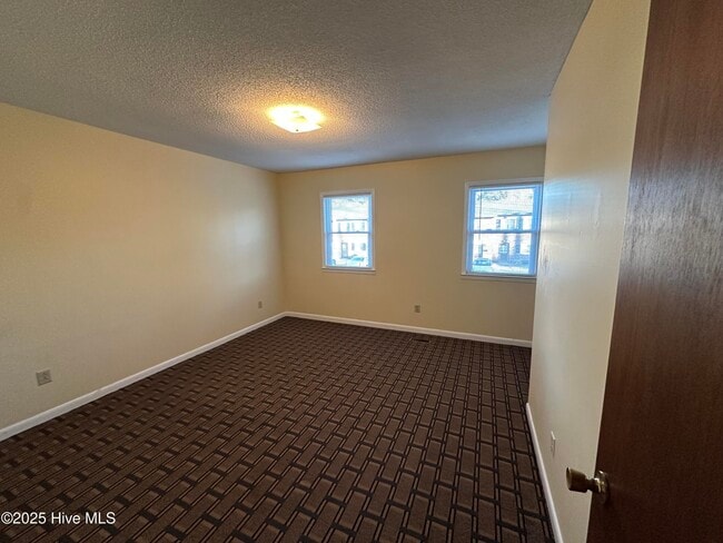 Building Photo - 125 Stratton Pl