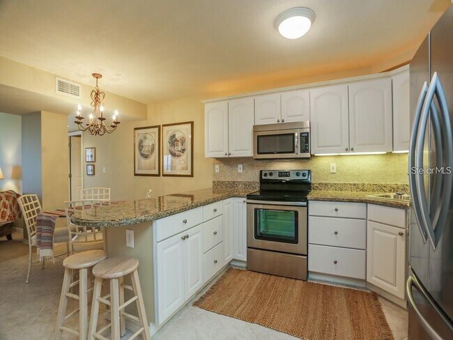 Building Photo - 1050 Longboat Club Rd