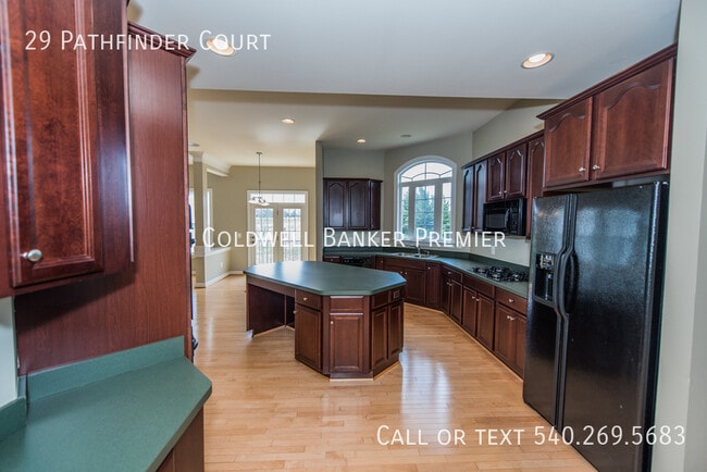 Building Photo - 29 Pathfinder Ct