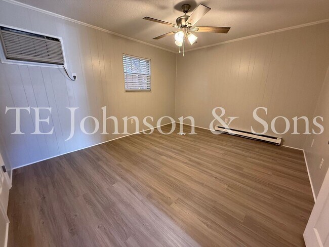 Building Photo - Cozy 1-Bedroom with Water Included