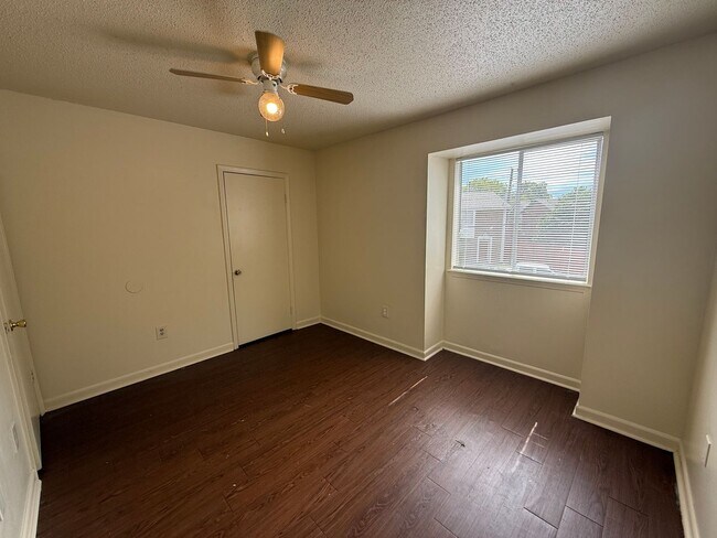 Building Photo - 8911-1433 GSRI Ave