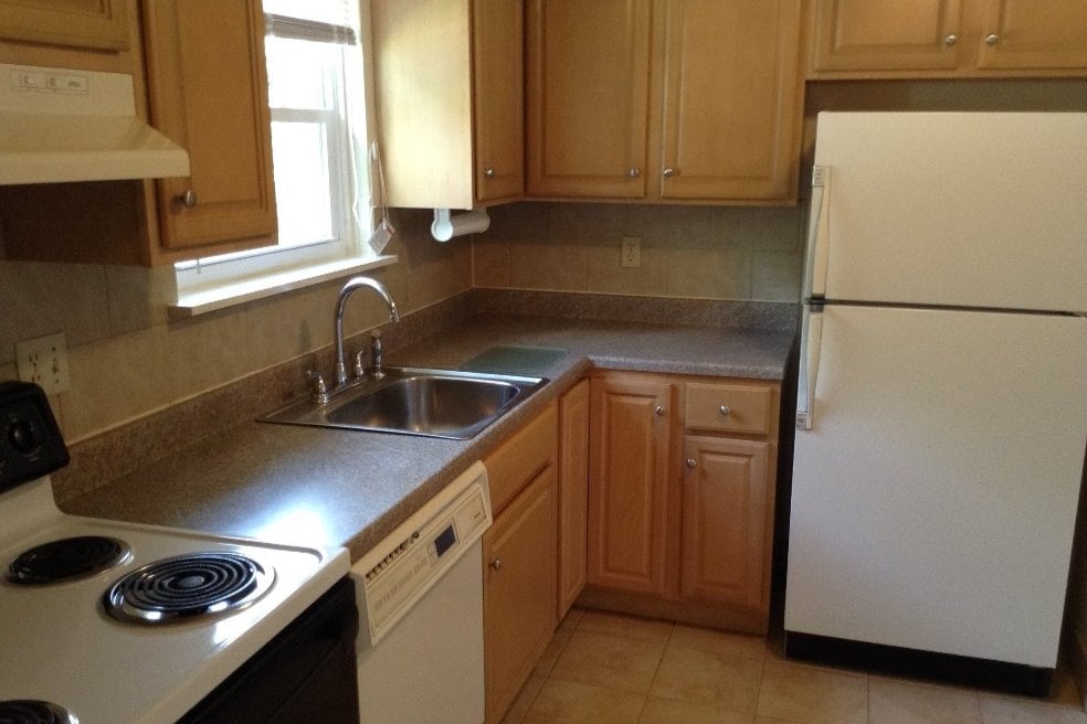 Kitchen - View 2 - 30 Zelt St