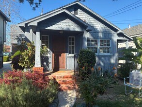 Building Photo - Charming Midtown Cottage - 1 bedroom/1 bath