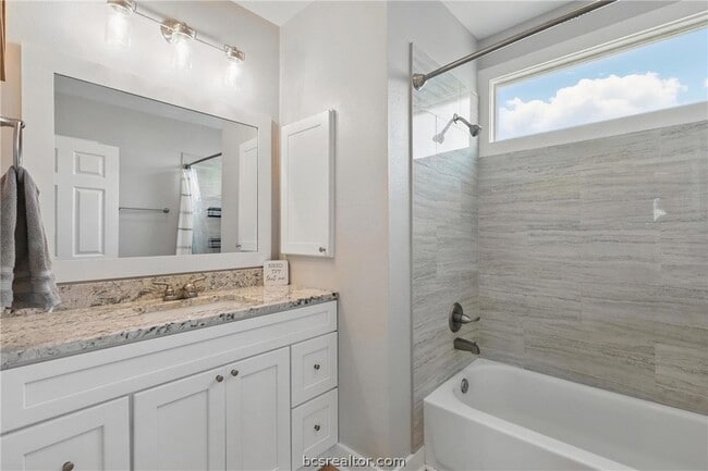 Building Photo - 105 N Haswell Dr