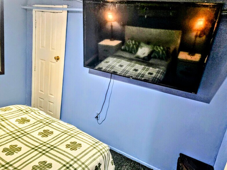 Building Photo - 913 Franklin Ave